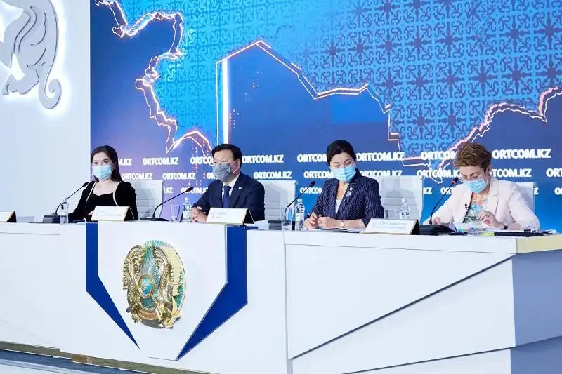 На сколько хватит вакцины от КВИ и с кем ведет переговоры Казахстан по новым поставкам