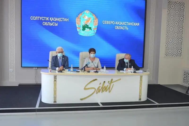 Сенаторы Ольга Перепечина и Ерик Султанов встретились с жителями СКО