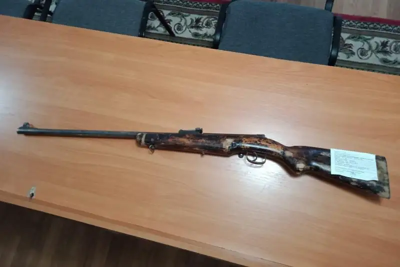 Ақтөбелік атасынан қалған аңшы мылтығын полицияға тапсырды