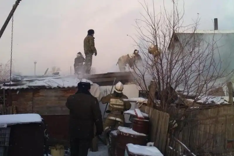 Вернулась за документами: 75-летнюю пенсионерку спасли из пожара в Акмолинской области