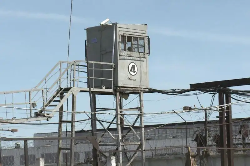 Усиление безопасности в исправительных учреждениях: ряд мер предлагает сенатор