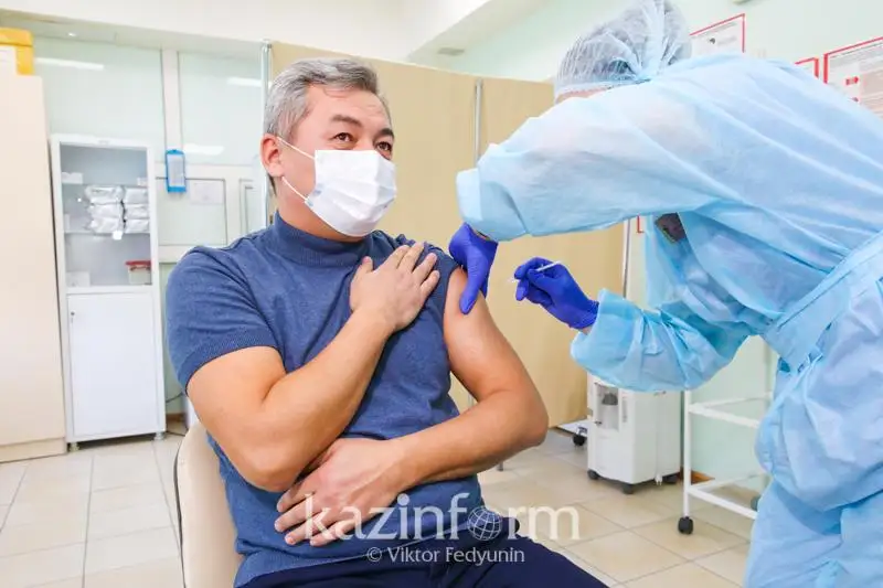 Елордада мәдениет және өнер саласының қызметкерлері ревакцина жасады