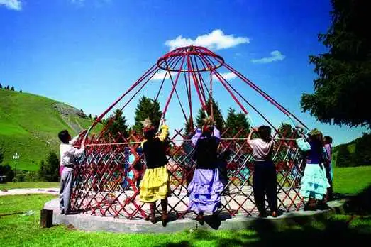 كيگىز ءۇي تىگۋدى بىلەسىڭ بە؟