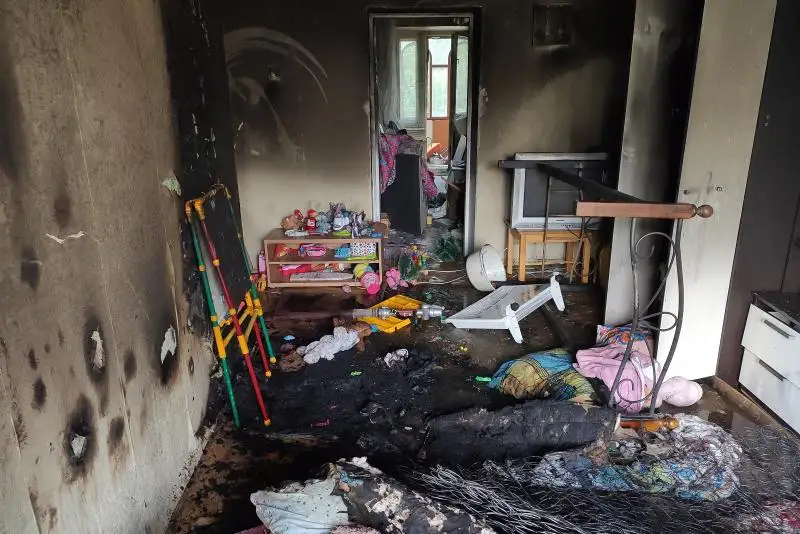 Пенсионерку с дочерью спасли из пожара в Костанае