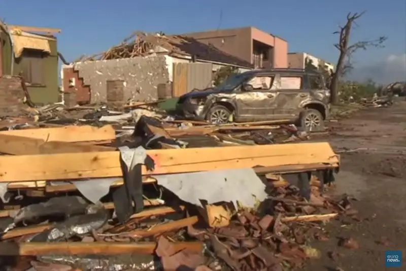 Chehııada tornado taǵy bir aýyldy qıratty