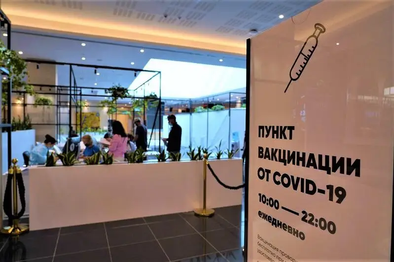 Допуск на работу в очном режиме ограничен для невакцинированных сотрудников в Нур-Султане