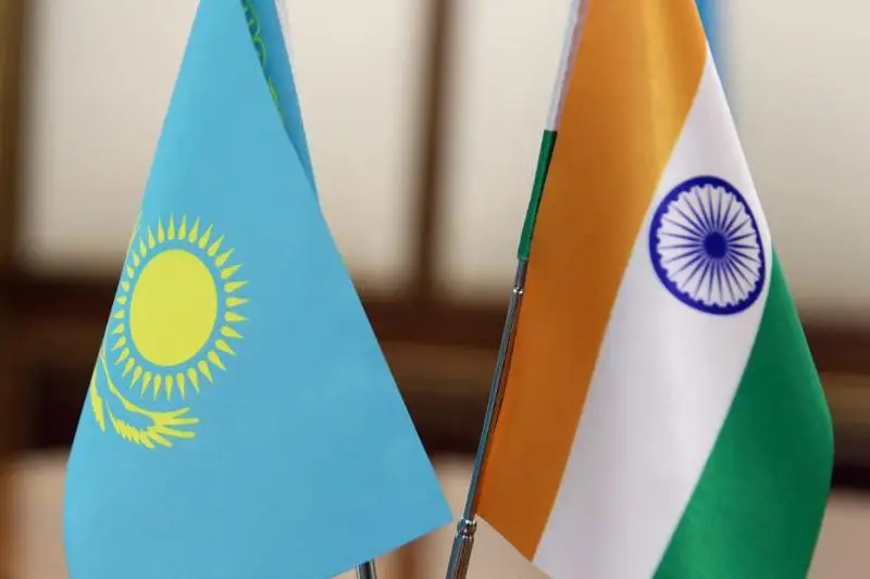 Министр обороны Казахстана встретился с послом Индии в РК