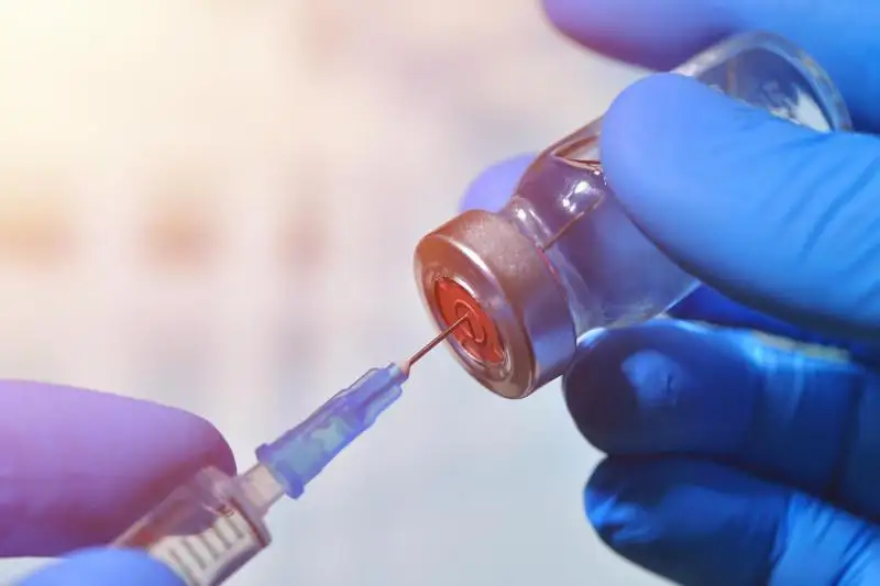 Более 800 млн доз вакцины от COVID-19 введено в Китае