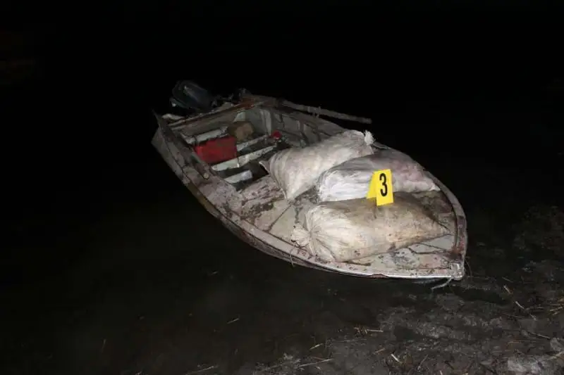 Около 100 кг рыбы изъяли у браконьера в ВКО