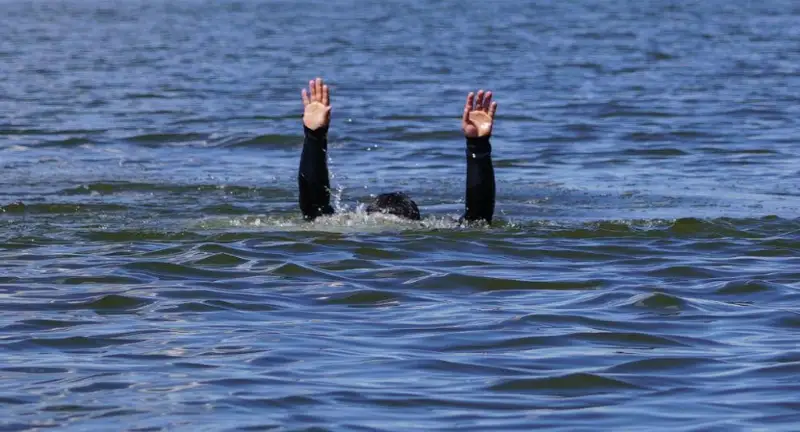 Тело утонувшего в озере Сайран мужчины нашли в Алматы