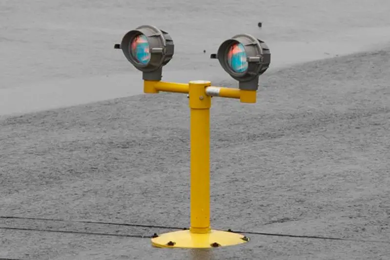 Кражу сигнальных огней с аэродрома раскрыли в Семее