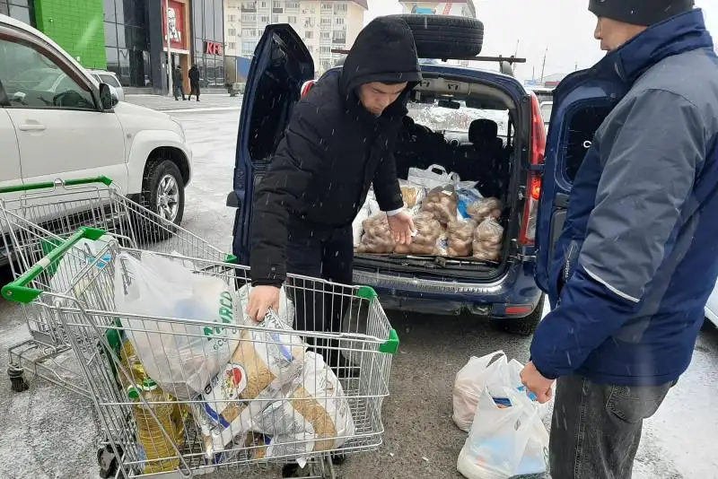 Atyraýda jataqhanada qalǵan stýdentter azyq-túlikpen qamtyldy