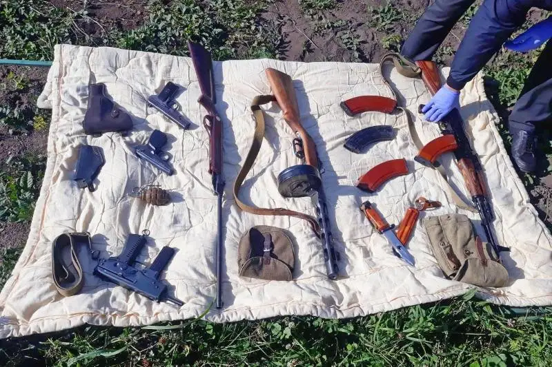 Rıdder turǵynynan qarý-jaraq arsenaly tárkilendi