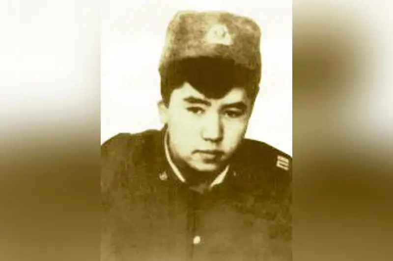 Президент Таджикистана наградил посмертно казахстанского героя-пограничника