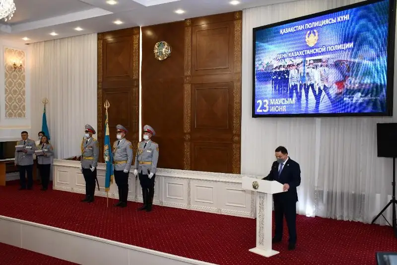 С профессиональным праздником поздравил полицейских аким Акмолинской области