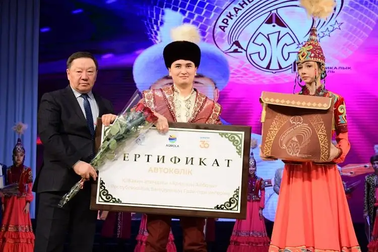 Автомобиль за лучшее исполнение традиционной песни выиграл певец из Кокшетау