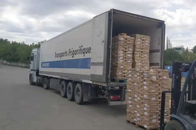 Школьные учебники доставляют в Караганду