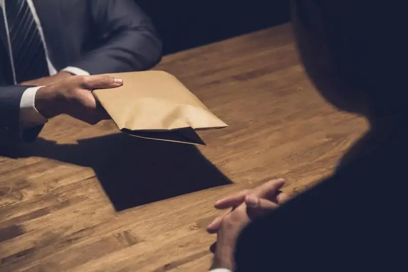 Директор больницы подозревается в получении взяток от врачей в Карагандинской области