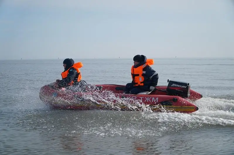 Условно тонущих рыбаков на озере Зайсан спасли в ВКО