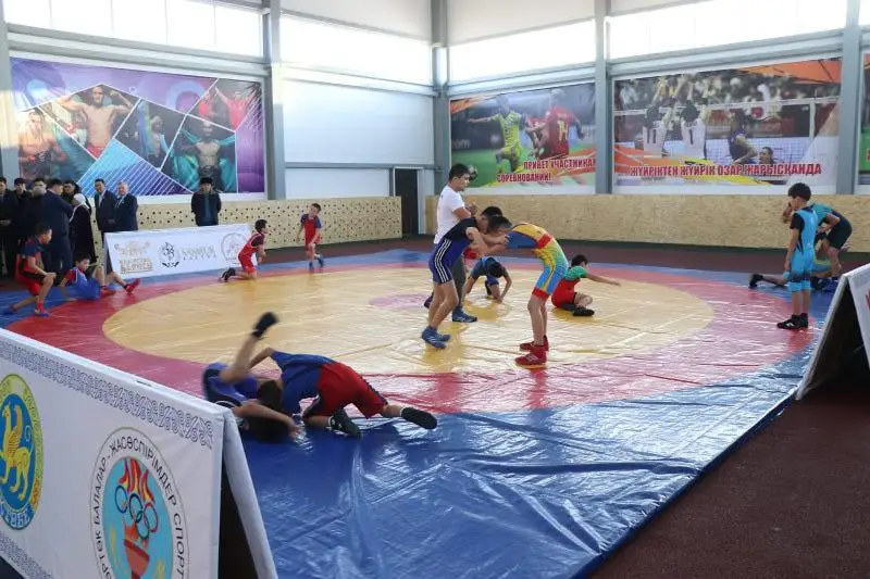 Aqtóbede aýyl balalary úshin sport kesheni qoldanysqa berildi