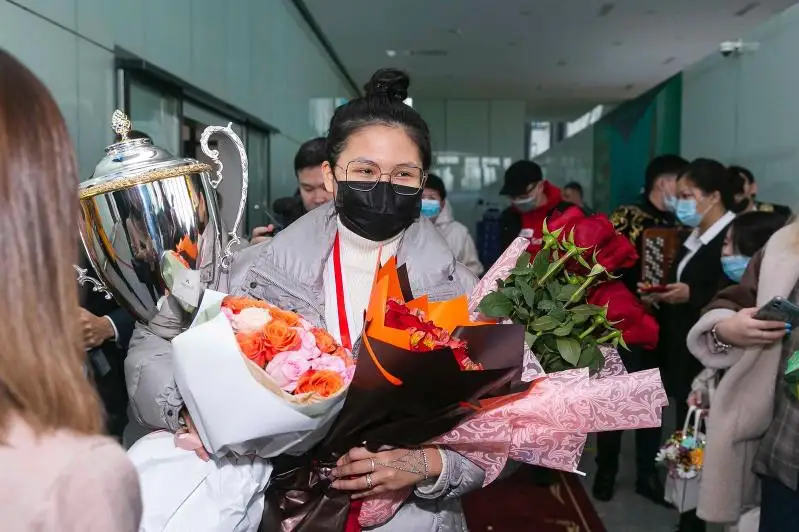 Әлем чемпионы Бибісара Асаубаева елордалық кішкентай шахматшылармен кездесті