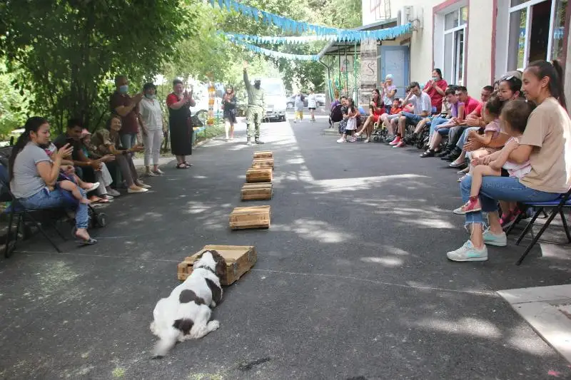 Кинологи провели встречу с детьми с ограниченными возможностями в Алматы