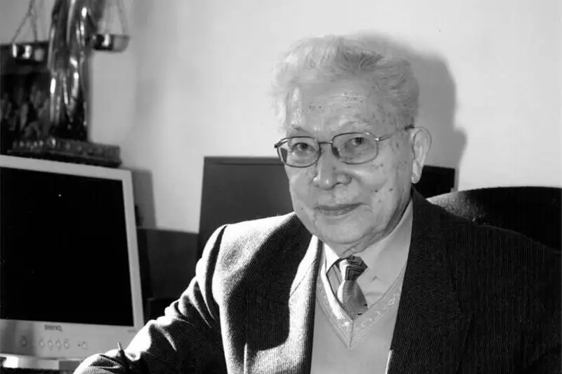 Atyraýdaǵy mektepke akademık Salyq Zımanovtyń esimi beriledi