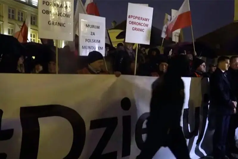 Поляки выходят на демонстрации – за и против приема беженцев