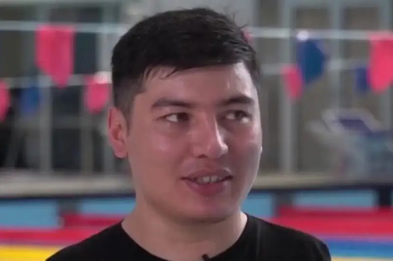 Казахстанец остановился в шаге от финала Паралимпиады-2020 в плавании