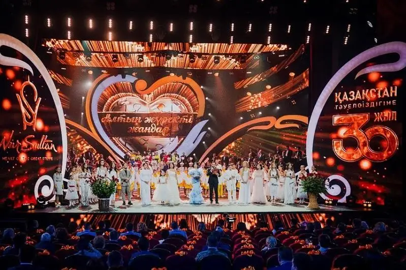 «Золотыми сердцами» наградили представителей социально значимых профессий в Нур-Султане