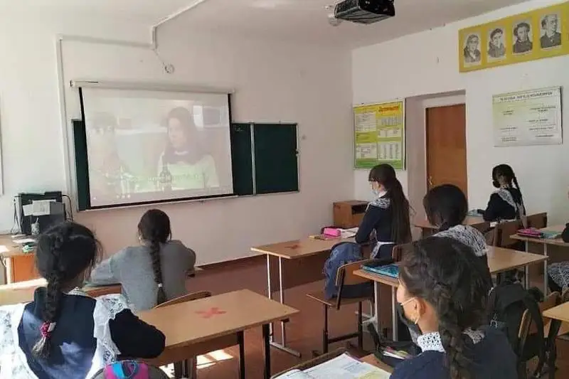 Сельским школьникам преподают английский язык карагандинские волонтёры