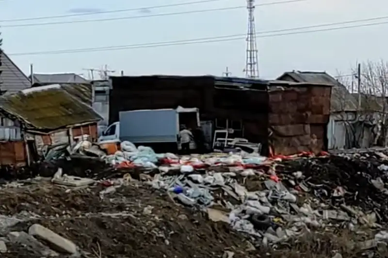 Мусорную свалку на берегу реки устроили жители Петропавловска