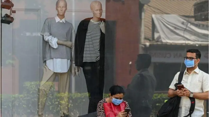 Индия снимает ограничения и готовится к третьей волне COVID-19