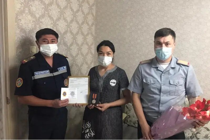 Спасшего тонущую девочку жителя Семея наградили посмертно