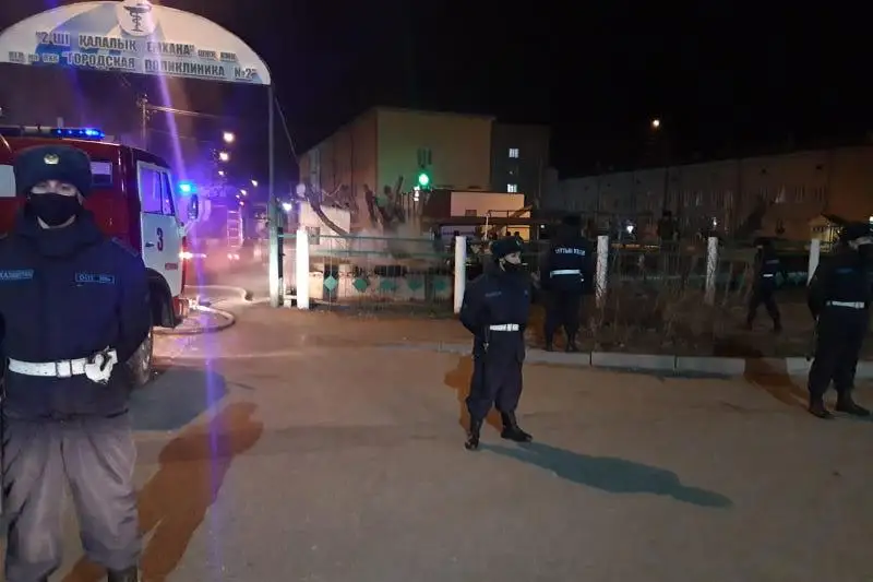 Двух человек успели спасти до взрыва баллона военнослужащие в Петропавловске