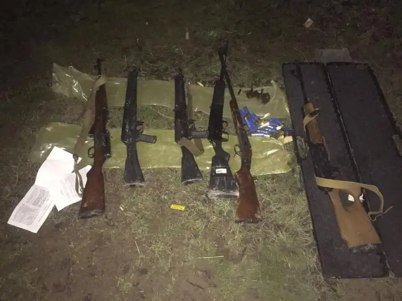 Автомат Калашникова и более 50-ти единиц другого оружия обнаружили полицейские в Таразе