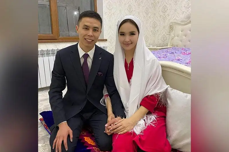 Álem chempıony Sáken Bıbosynov úılendi