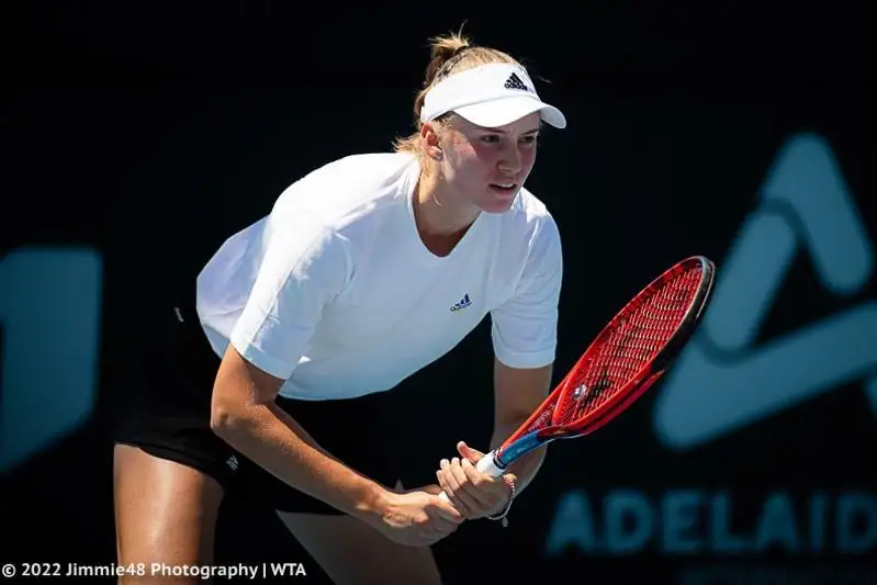 Елена Рыбакина вышла в 1/4 финала турнира в Аделаиде
