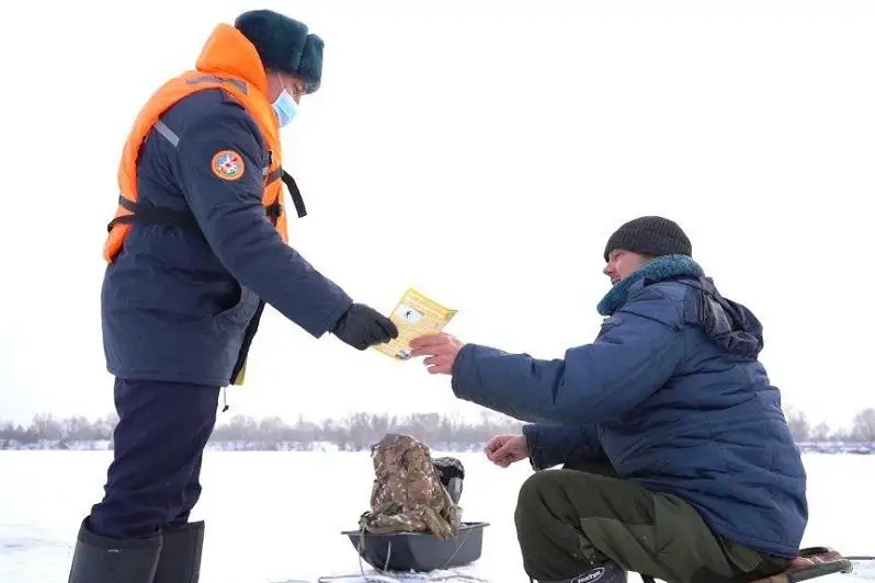 Акцию «Безопасный лед» провели спасатели ВКО