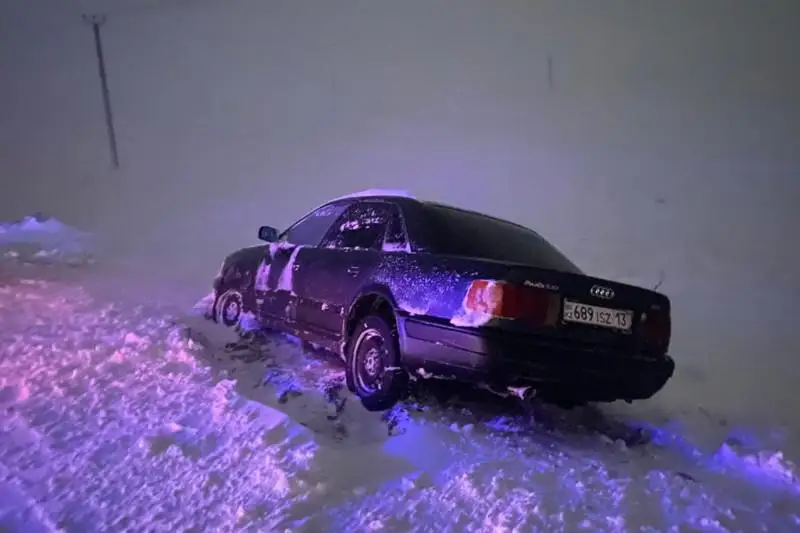 Túrkistan oblysynda qar qursaýynda qalǵan 26 jolaýshy qutqaryldy