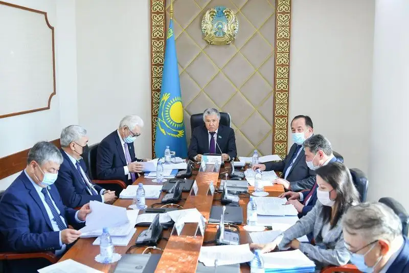 Законопроект о внесении изменений в процедуры госзакупок обсудили сенаторы