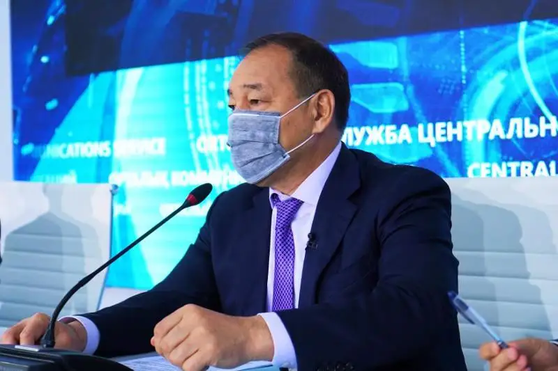 Ералы Тугжанов получил вакцину QazVac