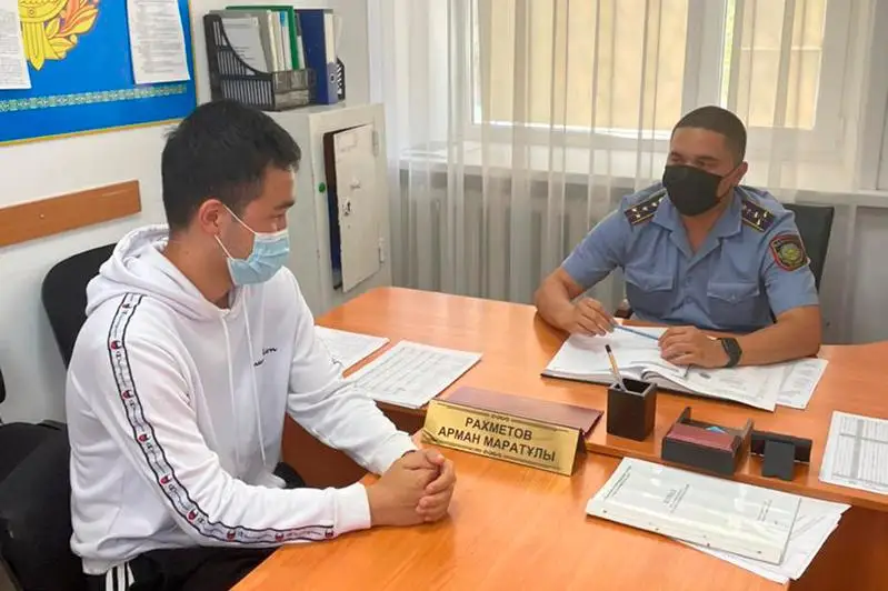 За езду на крыше автобуса задержан 18-летний житель Аксу