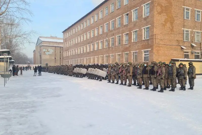 ShQO-da jappaı tártipsizdik saldarynan qaza tapqandardyń rýhyna taǵzym etildi