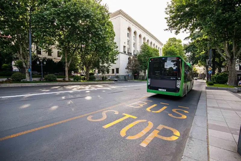 В Грузии на три недели перестанет работать общественный транспорт