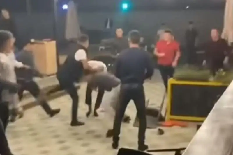 Массовую драку устроили отдыхающие на Алаколе