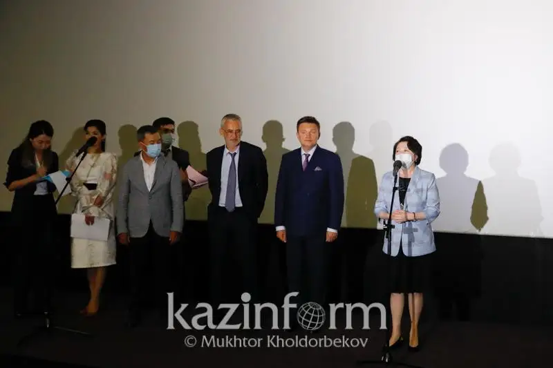 Представители интеллигенции посмотрели премьерный показ фильма о Елбасы и познакомились со съёмочной группой