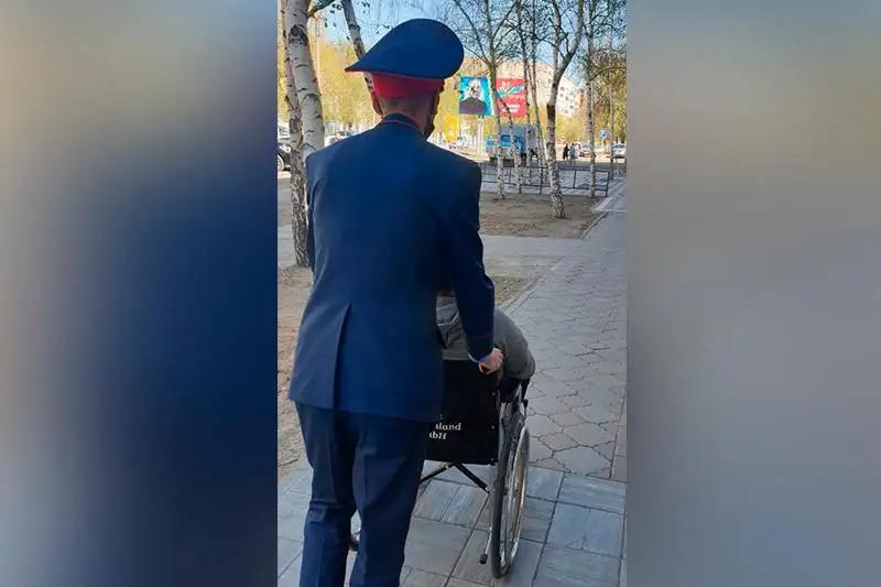 В Павлодаре 20-летнему осужденному-инвалиду ездить в больницу помогают сотрудники ДУИС