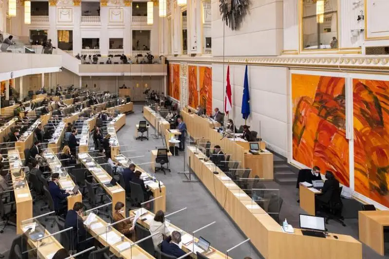 Вакцинация от коронавируса становится обязательной в Австрии