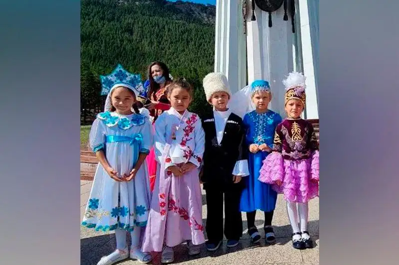 «Мы разные, но мы вместе»: показ национальных костюмов прошел в Бурабае